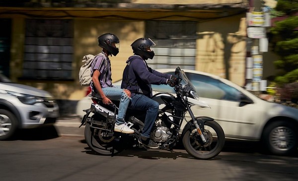 Las motos chocan con la licencia D1 en las apps