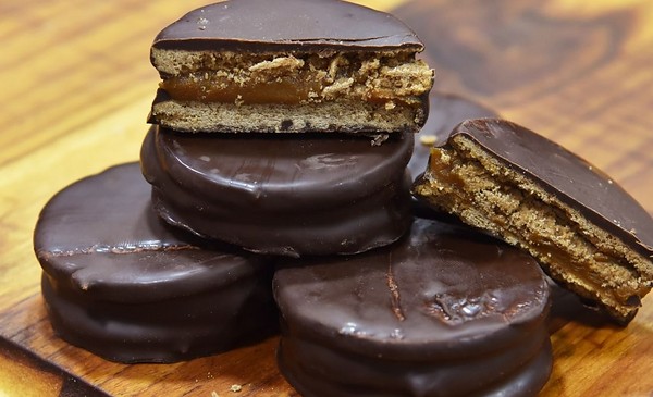 Un alfajor marplatense cruza el charco y apunta a Uruguay
