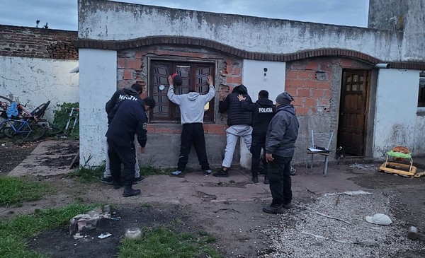 Dos motos recuperadas y una réplica de pistola en Batán