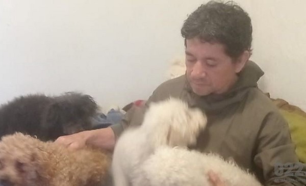 Daniel y sus 6 caniches ya tienen techo y traslado