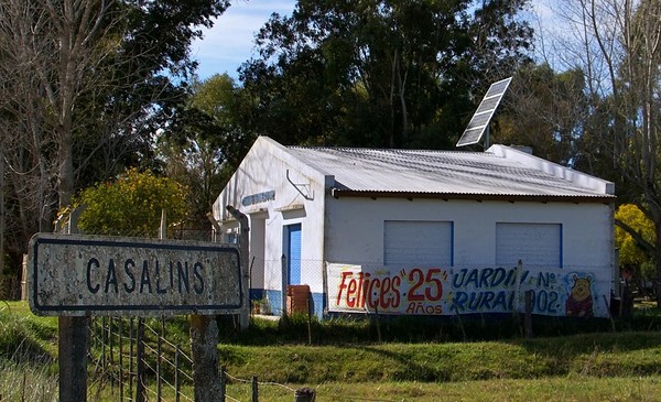 Casalins queda a 170 km y conserva su almacén centenario