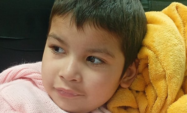 Antonia, de 5 años, necesita ayuda para su cirugía