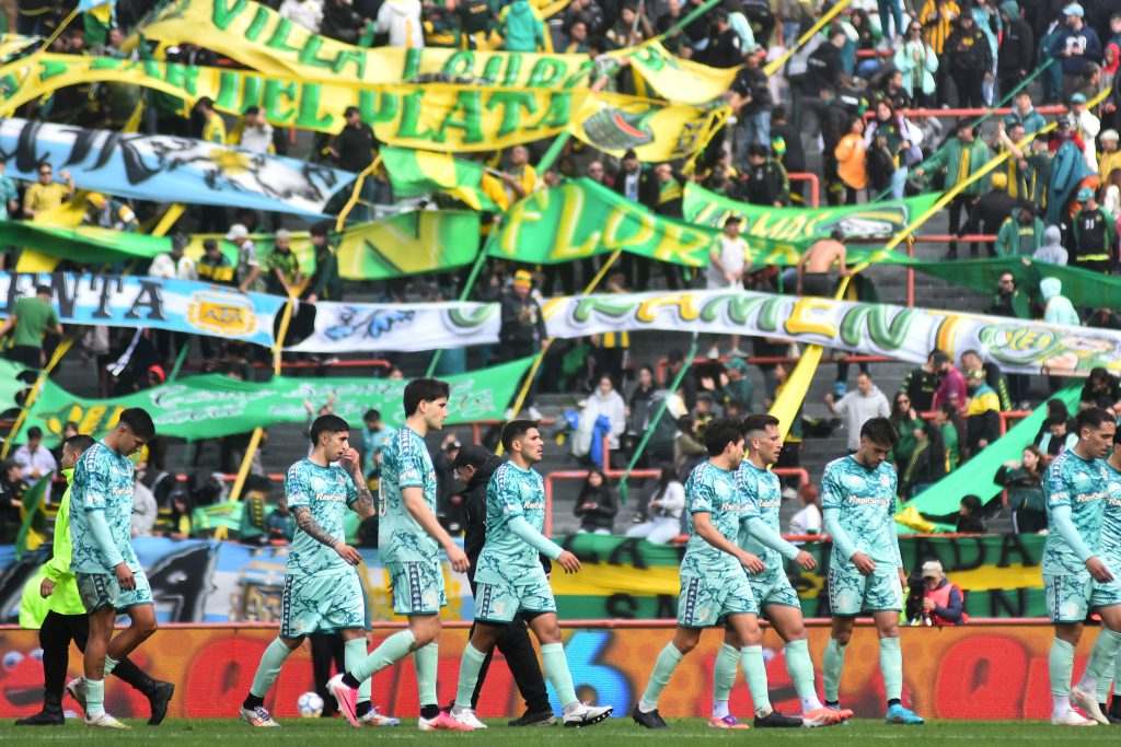 Aldosivi cambió cinco técnicos y se quedó sin margen