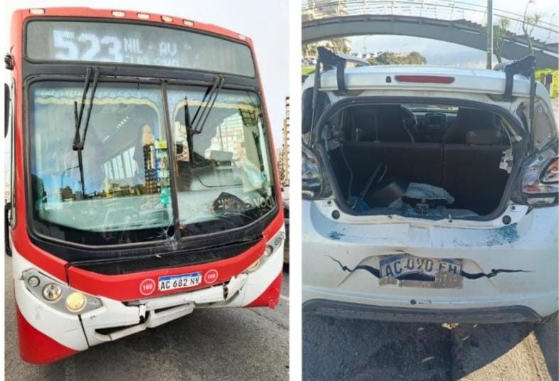 Un 523 chocó un auto en la Fuente Alberdi