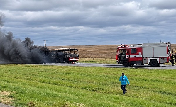 Se incendió un micro escolar en la ruta 226: no hubo heridos
