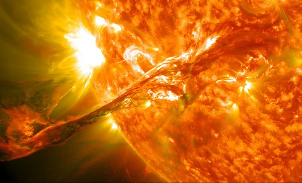 Una tormenta solar podría cortar el internet que entra por la costa