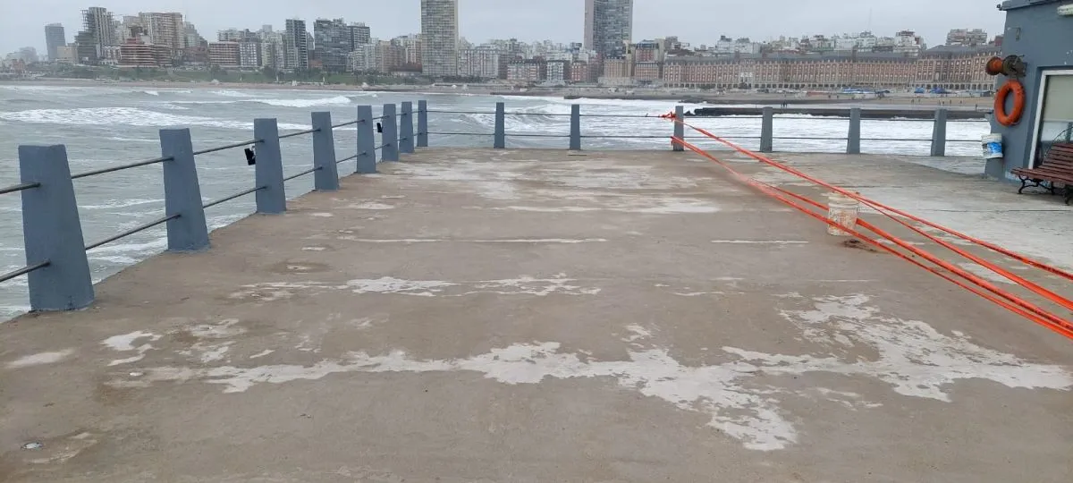 El muelle de pescadores ya tiene vigas para 100 años
