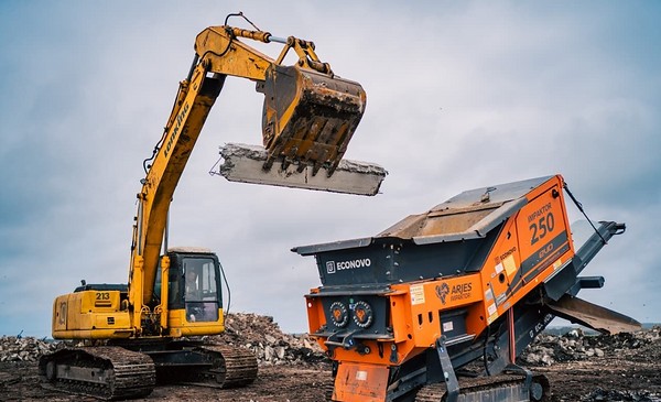 Los fierros quemados ahora terminan en muebles urbanos