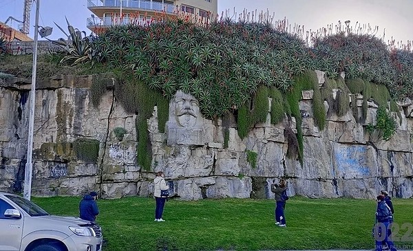 El busto escondido que mira al mar desde 1936