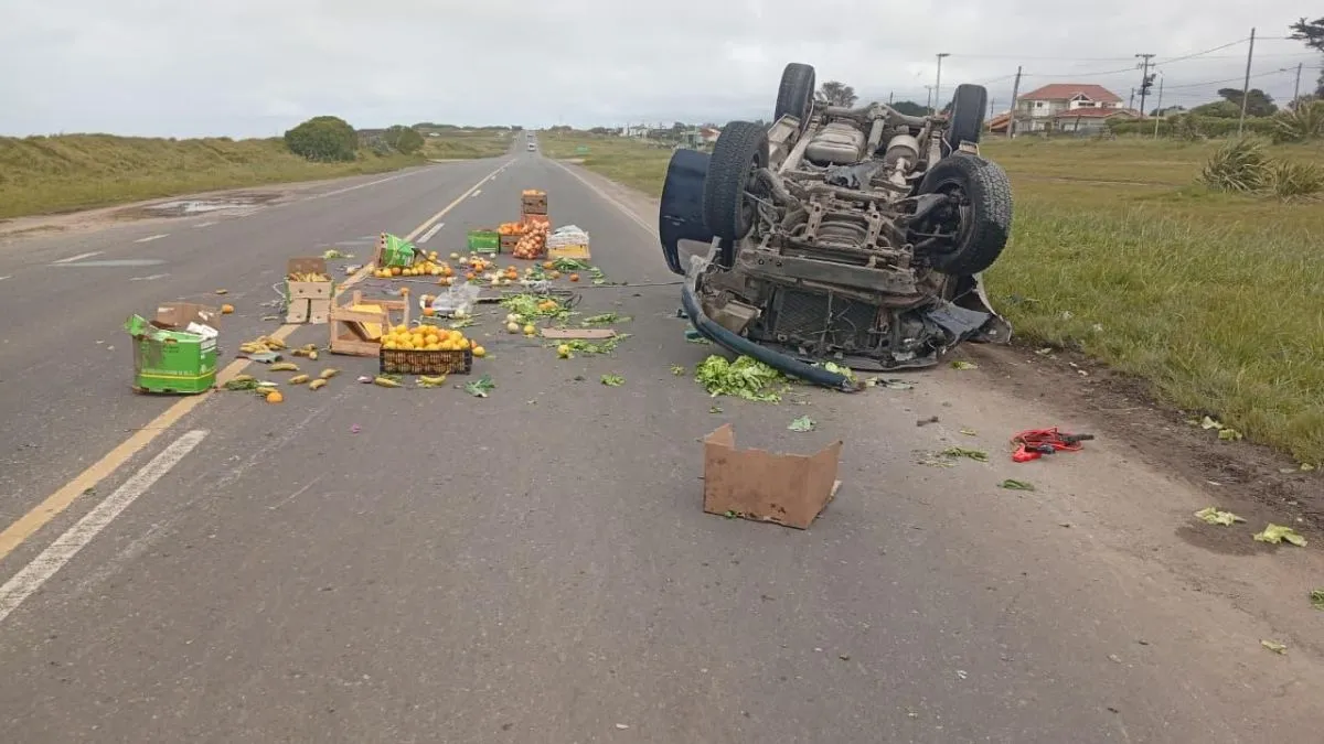 Cinco heridos tras un vuelco en Ruta 11, cerca de Acantilados