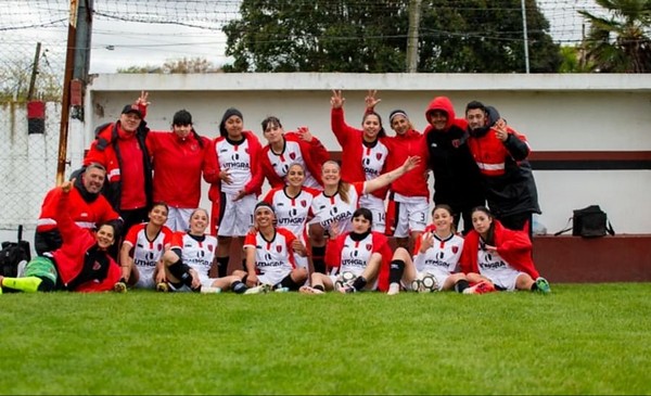 Las Pata Negra bajaron al invicto y ya están en semis