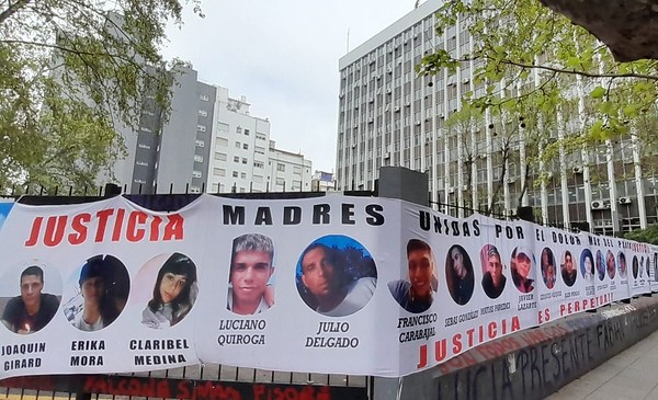 Madres Unidas reclamó justicia frente a Tribunales