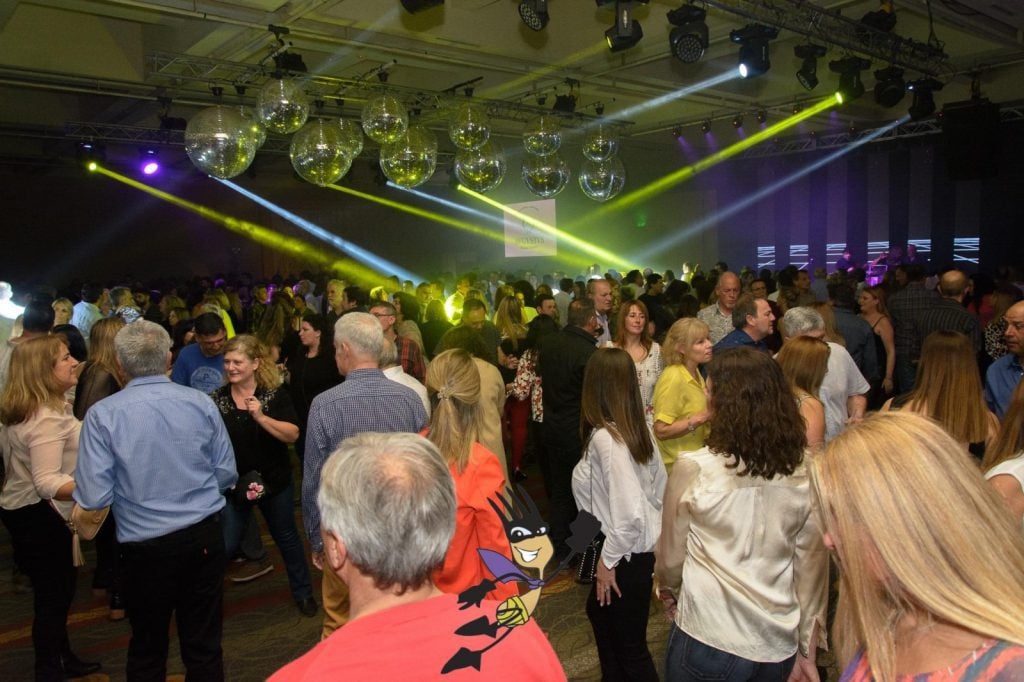 Una noche en Playa Grande que cuesta $20.000 y apoya becas