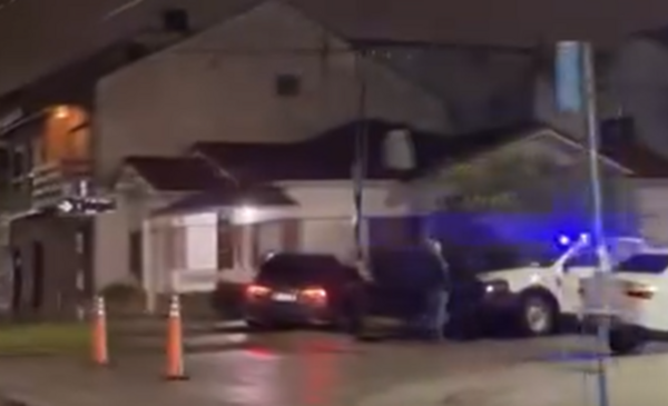 Un auto se incrustó en una casa de Don Bosco