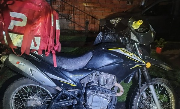 A las 3 AM quisieron llevarse una moto y forzar una casa