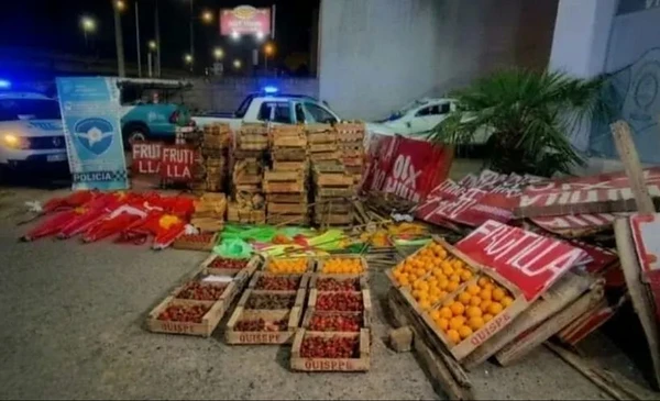 Bajaron 15 puestos de fruta en la ruta 2