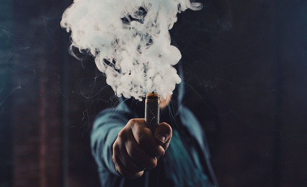 Salud avaló prohibir vapeadores en espacios cerrados