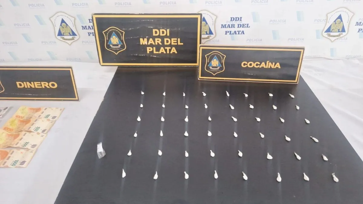 Detuvieron a un hombre con cocaína junto a una plaza