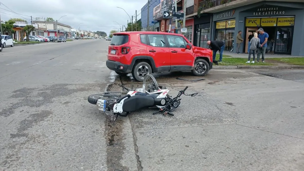 Motociclista hospitalizado tras un choque en Colón
