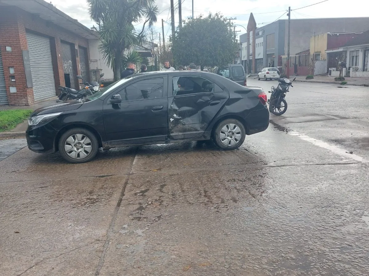 Motociclista al HIGA tras un choque en Cerrito y Rosales