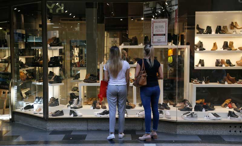 Precios bajos y comercio local: la pelea se muda al barrio