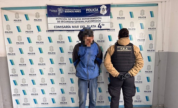 Entró armado a una heladería y terminó reducido por todos