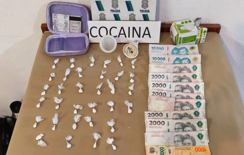33 paquetes de cocaína dentro de una lámpara en Belgrano