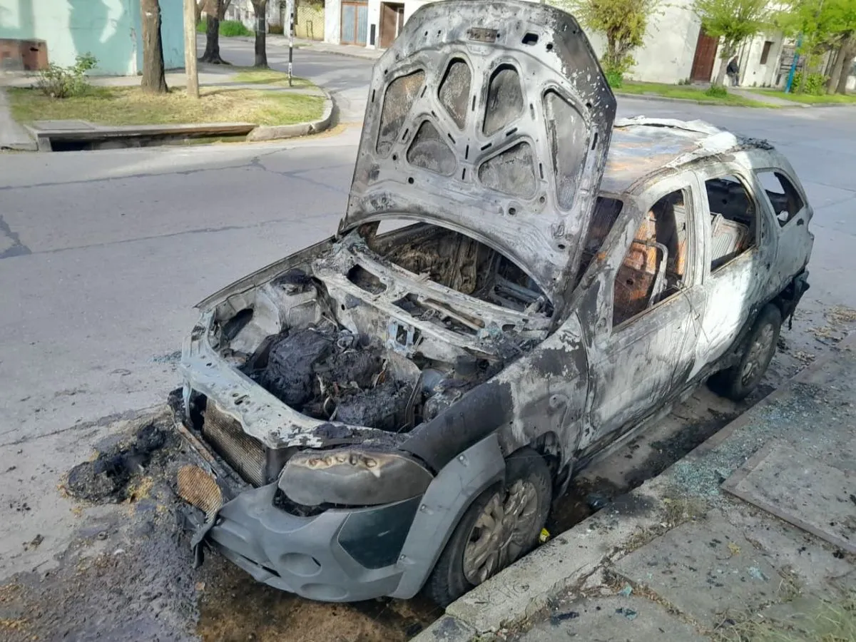 Un Gol quedó destruido en otro incendio de Belgrano