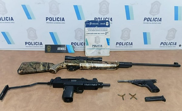 Secuestran armas y una réplica en una cochera de San José