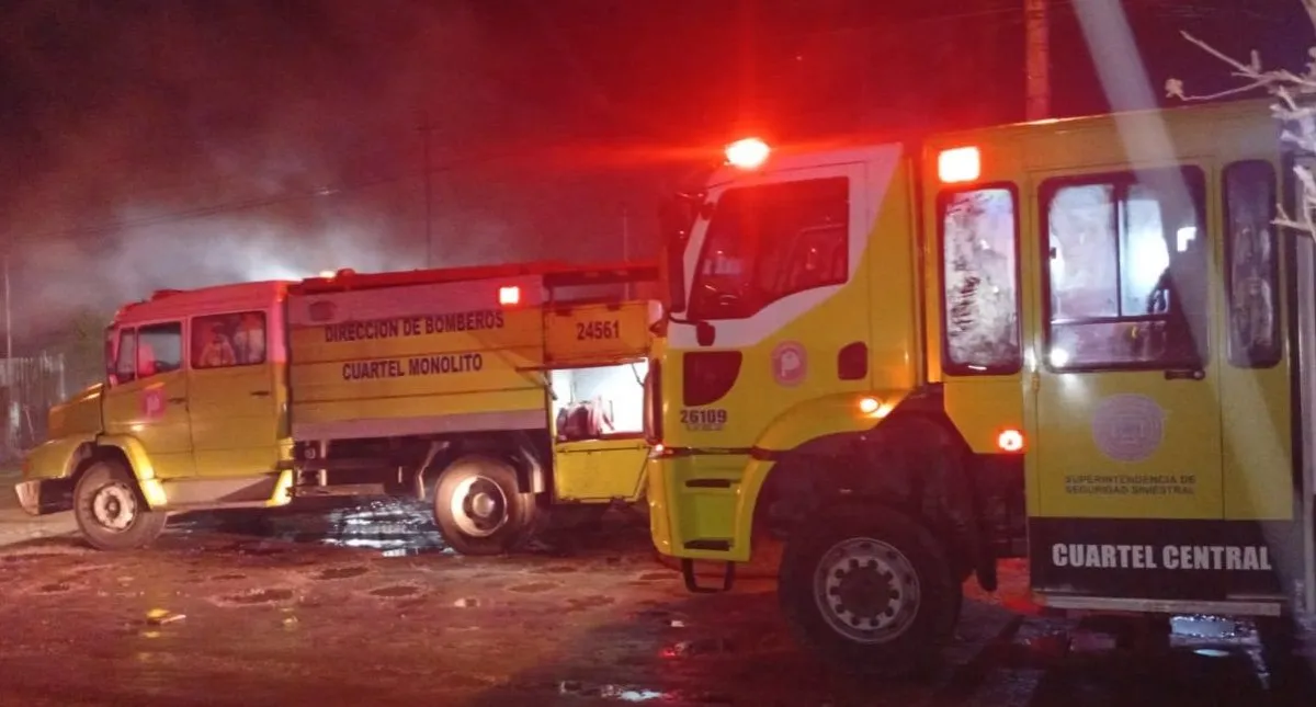 Incendio destruyó una casa en Los Pinares