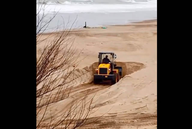 Una máquina en la playa y una denuncia que no avanza