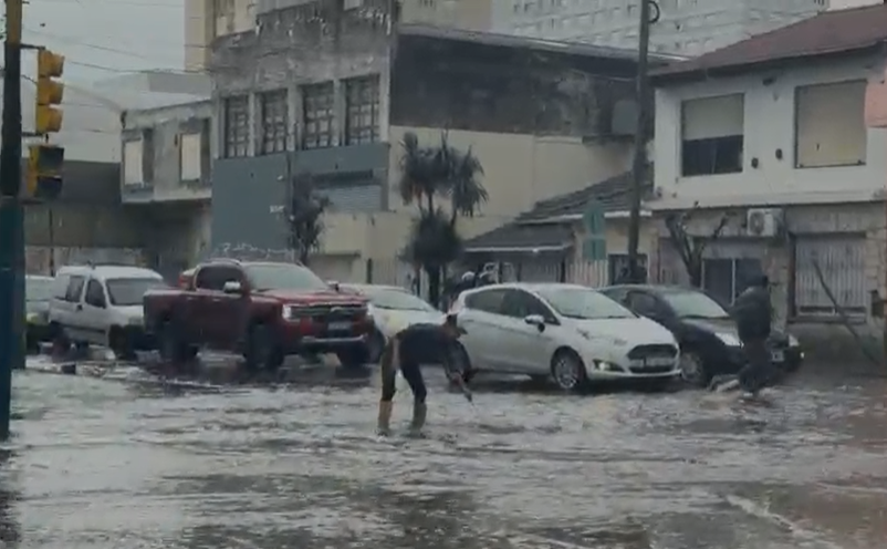 Juan B. Justo y Salta quedó bajo agua
