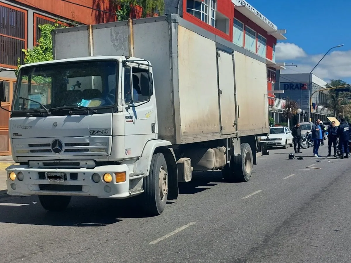 Un motociclista al HIGA tras choque en Juan B. Justo