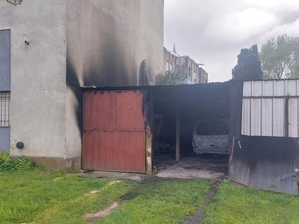 A las 5 le incendiaron la camioneta con la que trabajaba