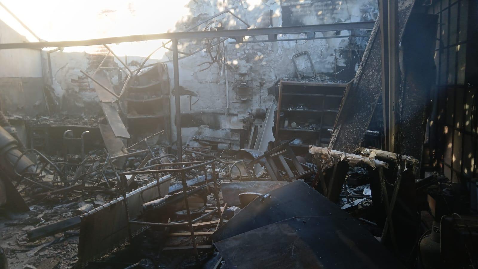 Un incendio destruyó una casa en Las Avenidas