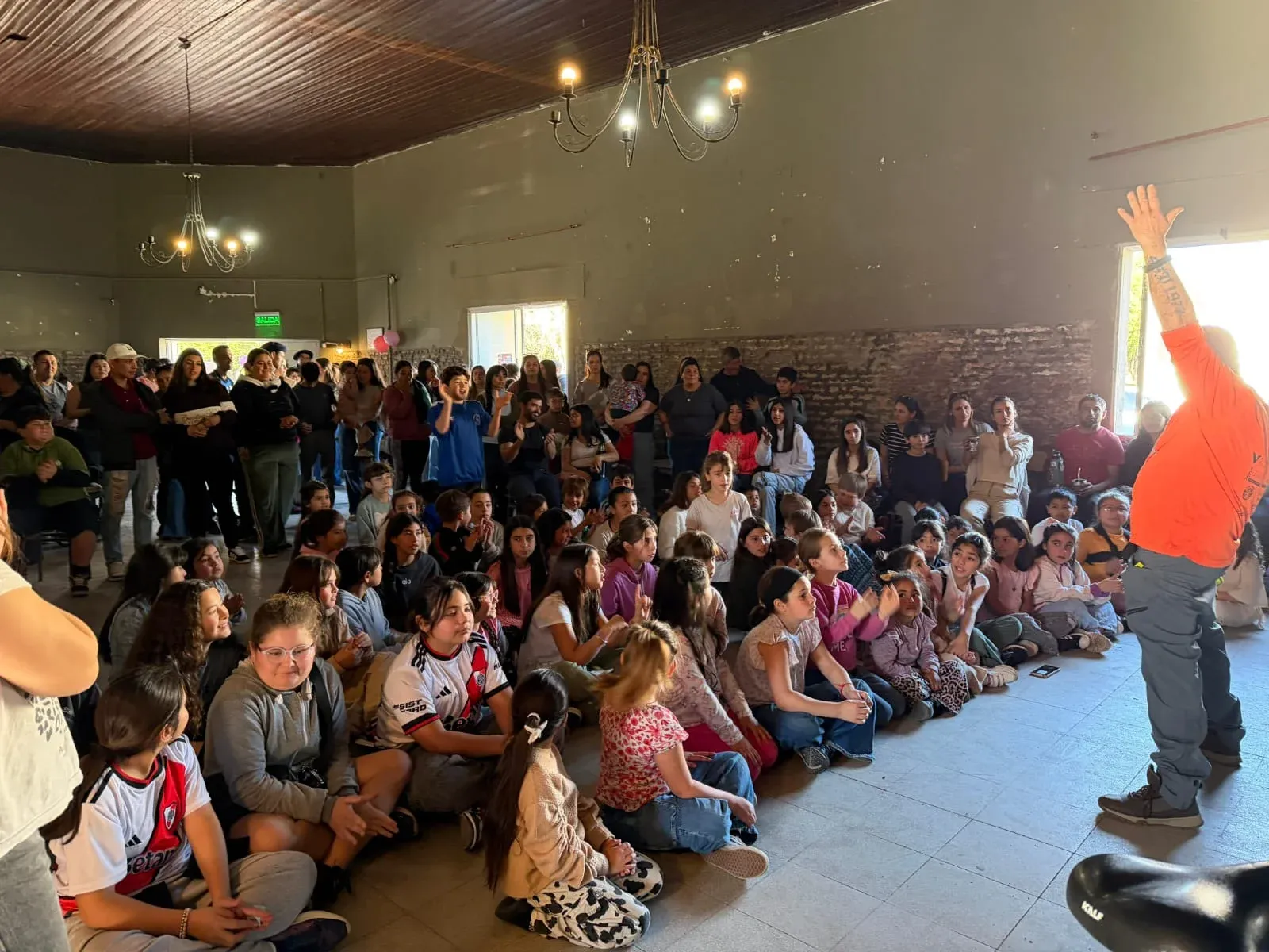 Vela llenó el Club Velense de juegos y familias