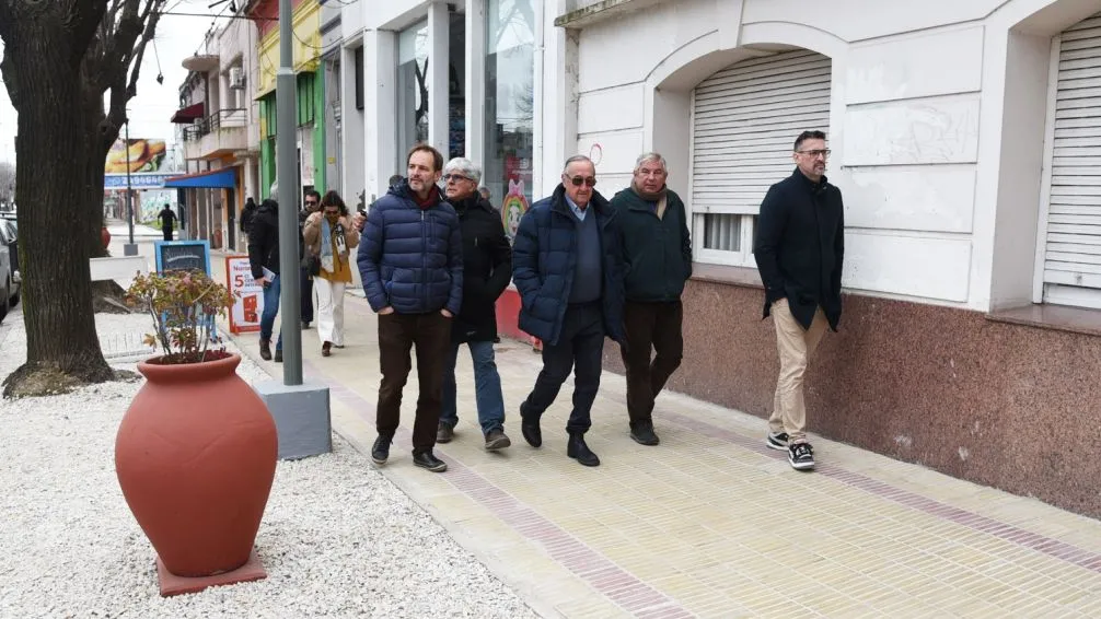 Colón estrena veredas jardín y apunta a llegar hasta Machado