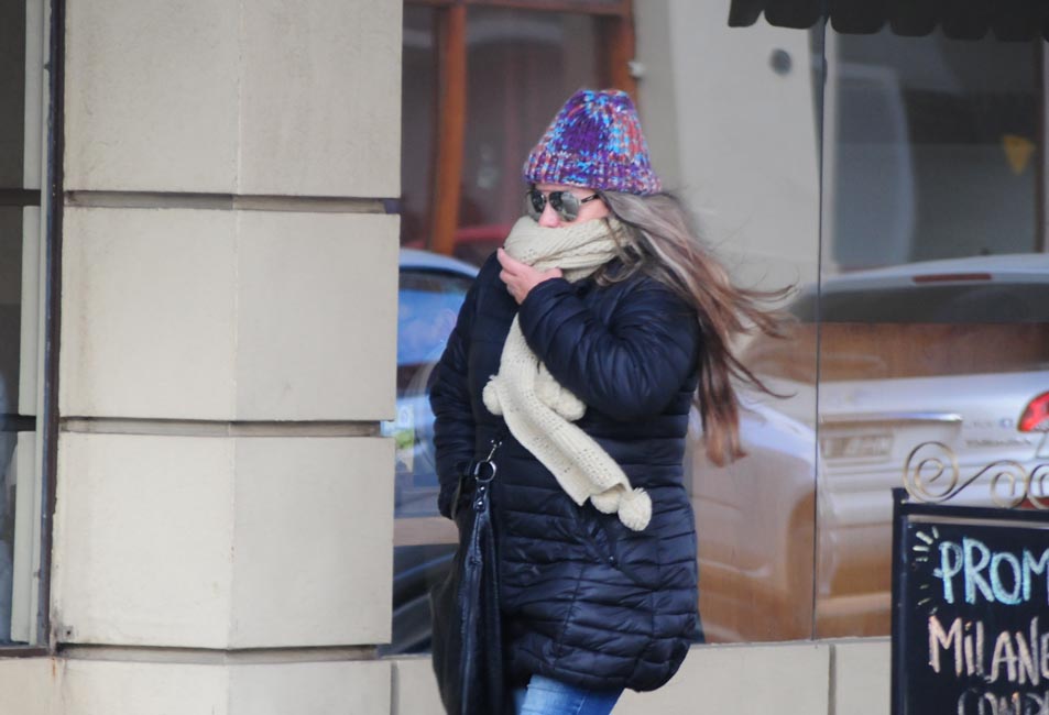 La primavera arranca con campera y llega a 21°C
