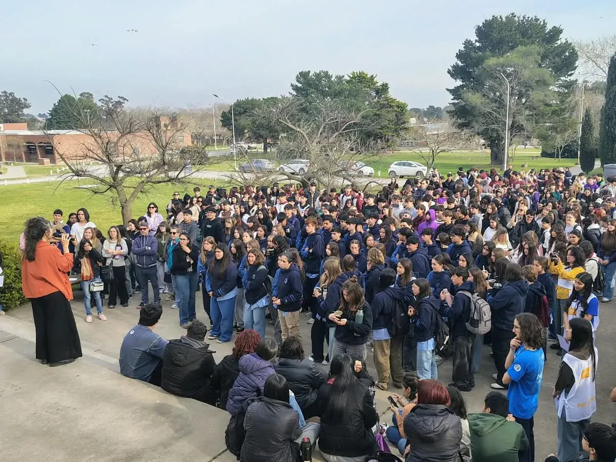 600 estudiantes coparon Humanas en pleno paro universitario