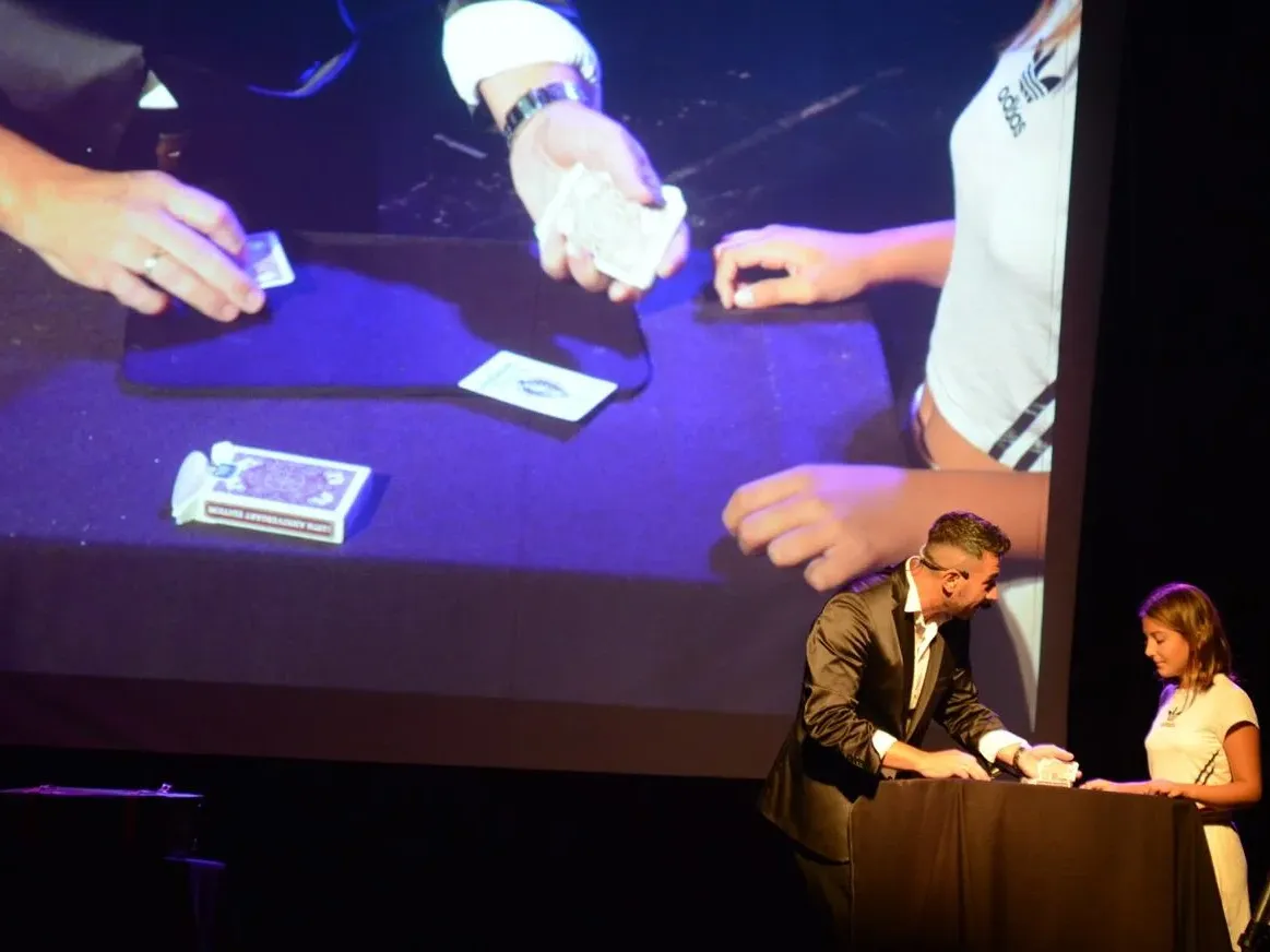 La magia vuelve al Teatro del Fuerte por René Lavand