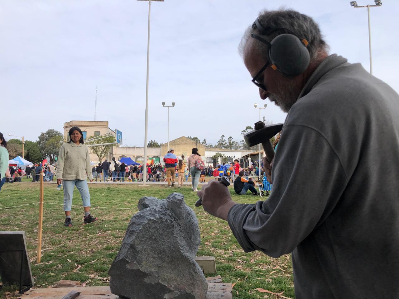 Cerro Leones pone la piedra en el centro de la plaza