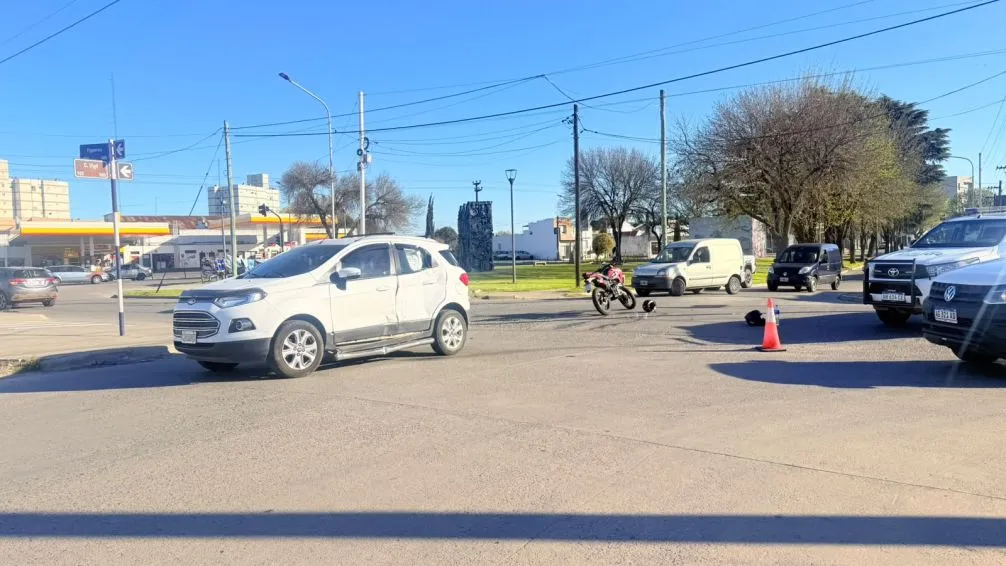 Motociclista hospitalizado tras un choque en Vigil y Figueroa