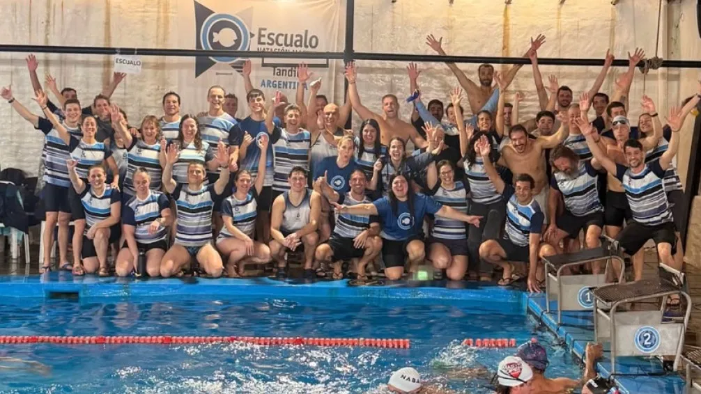 Cerca de 200 nadadores coparon la pileta de Escualo