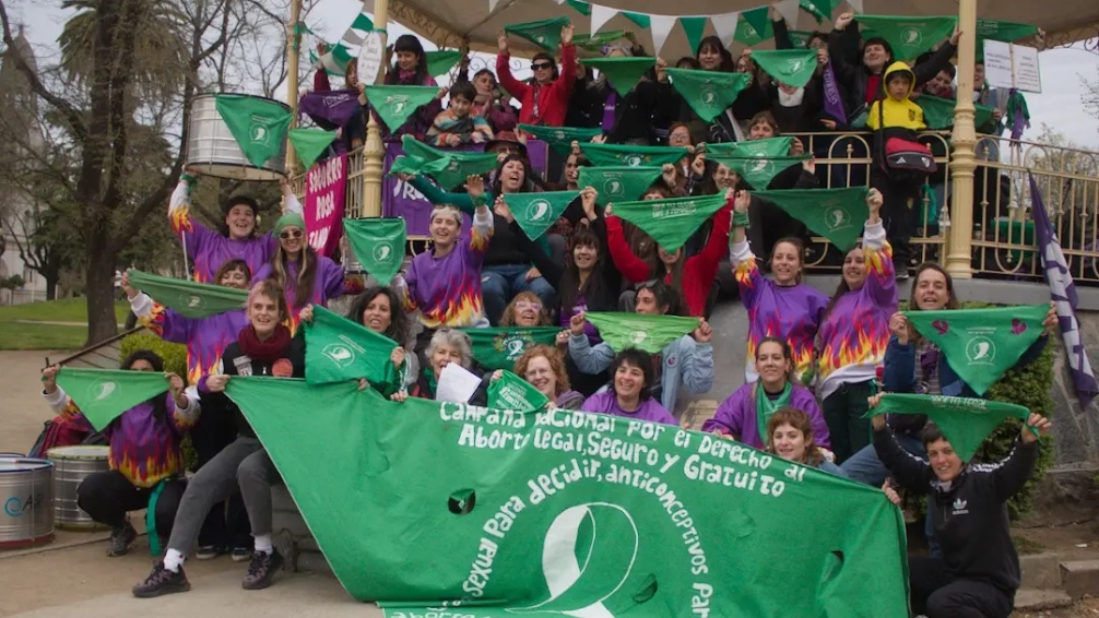 La Plaza volvió a llenarse de pañuelos por el aborto legal