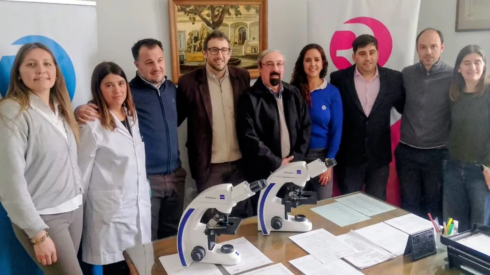 Dos microscopios para no llegar tarde al diagnóstico