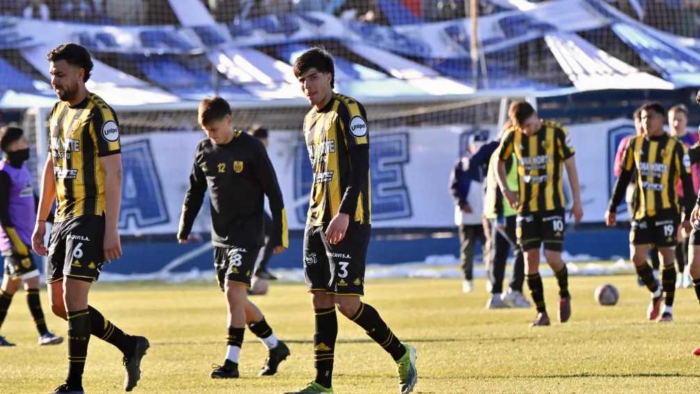 Santamarina juega una final sin hinchada en San Luis