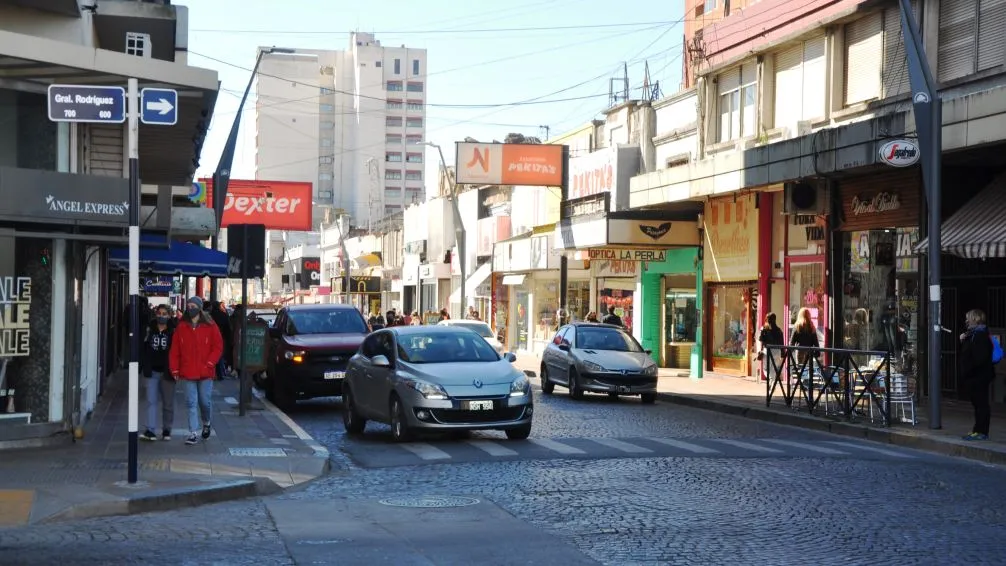 El lunes, la mayoría de los comercios bajará la persiana
