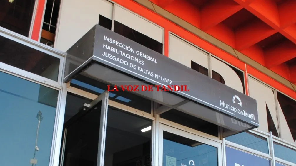 Le cobraban multas ajenas para habilitar el remis