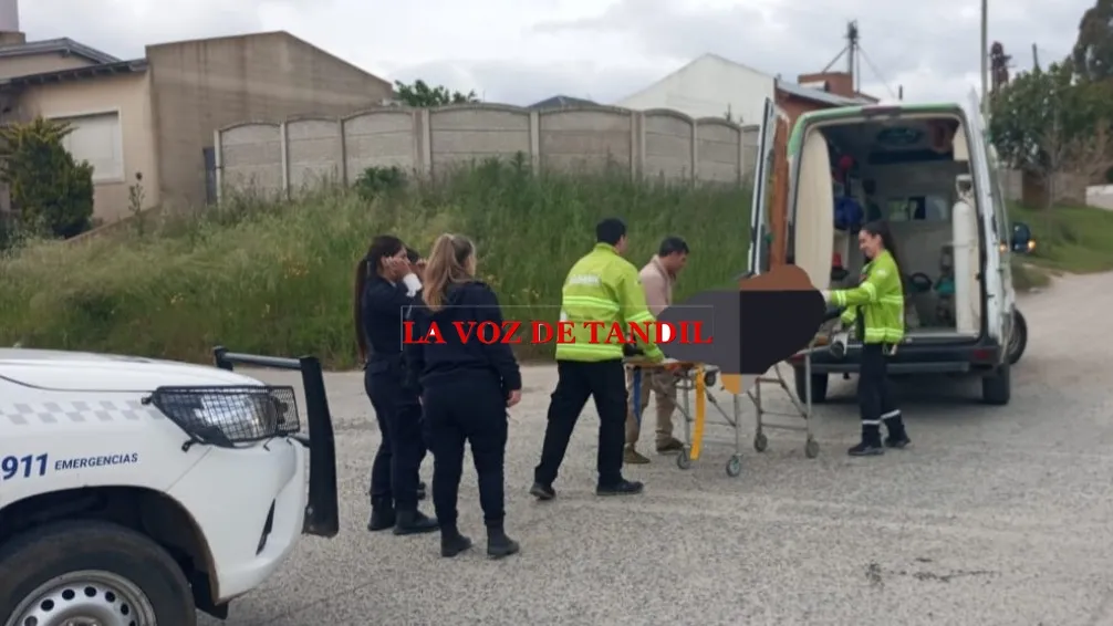 Motociclista huyó tras chocar y una mujer fue hospitalizada