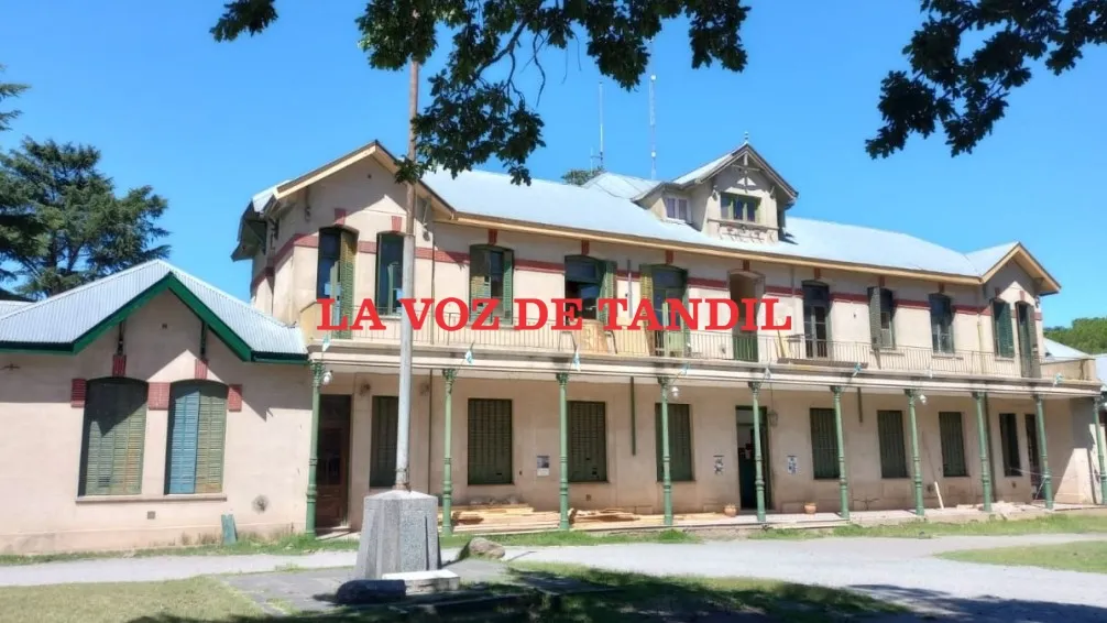 El celular quedó en recreo: Senado regula pantallas en secundaria